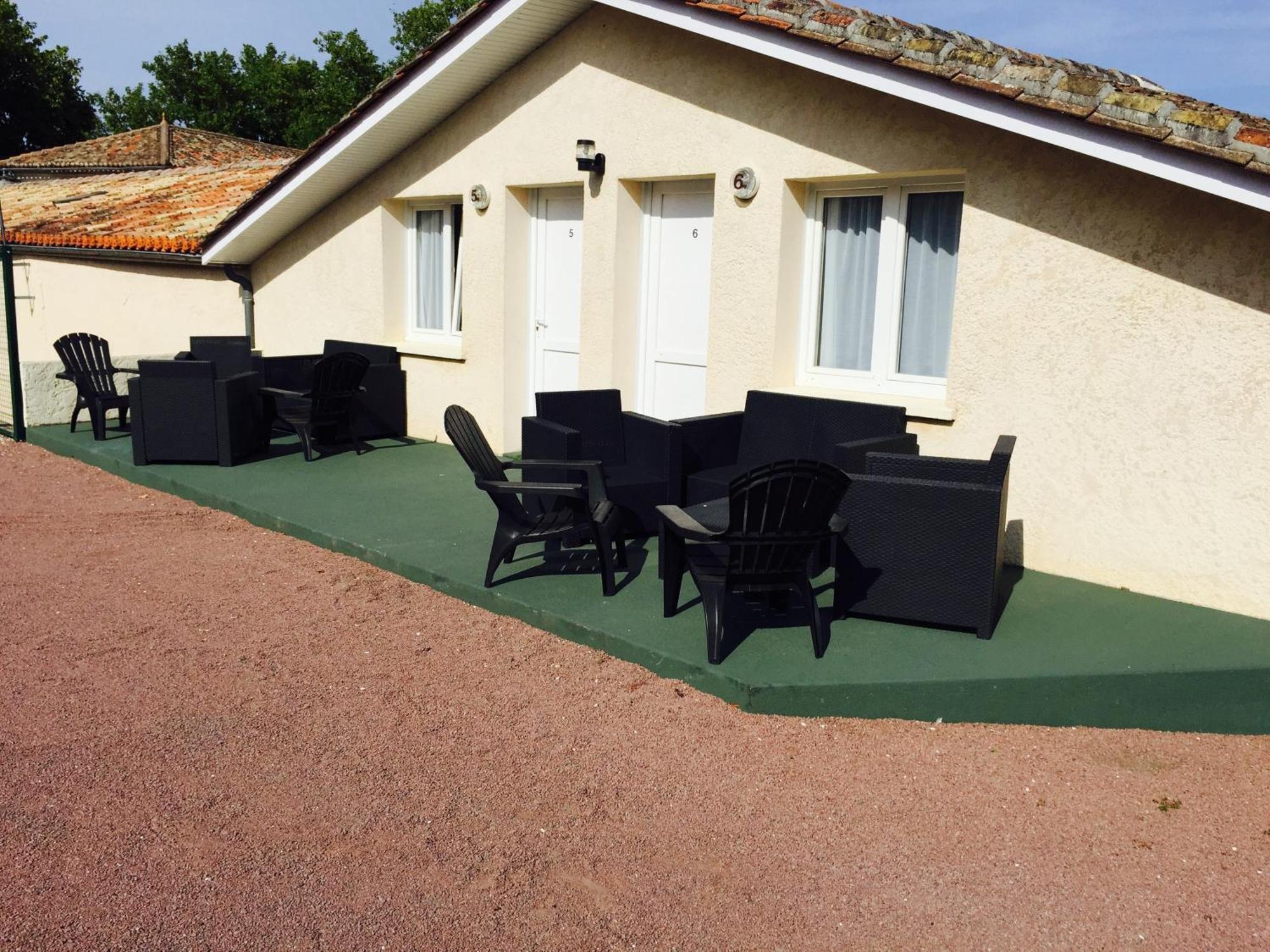 Hôtel Marjolaine Roullet Exterior foto